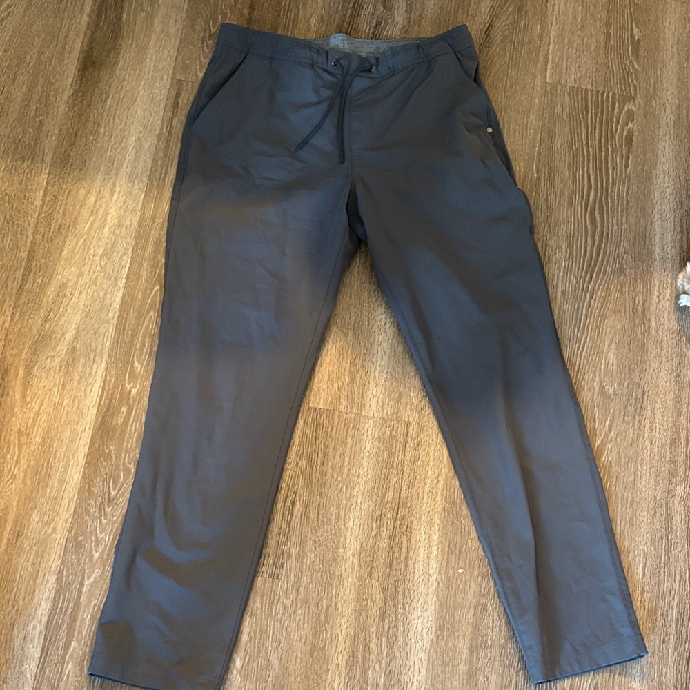 Vuori Women's Dark Gray Joggers